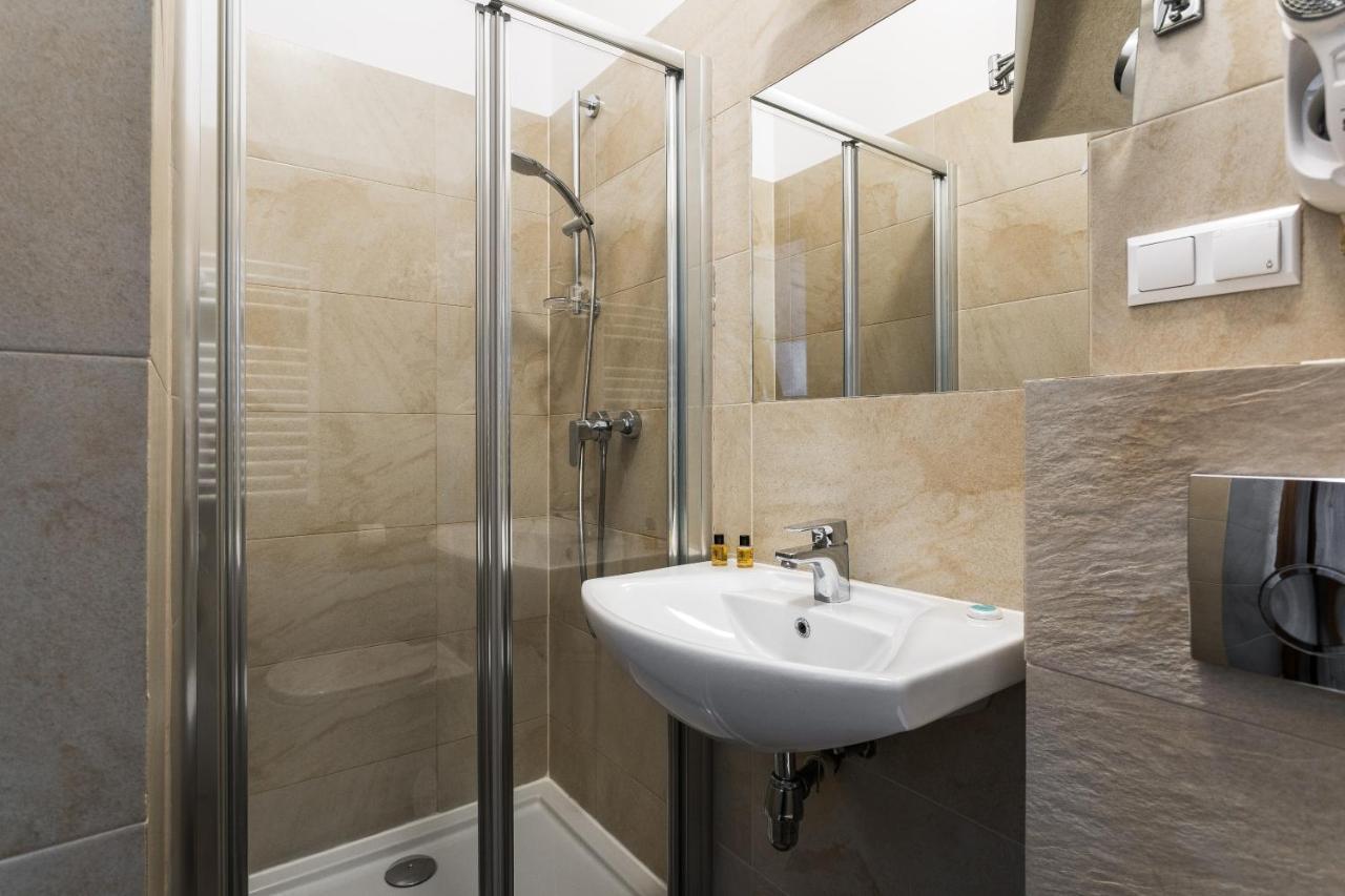 G12 Aparthotel Краков Экстерьер фото